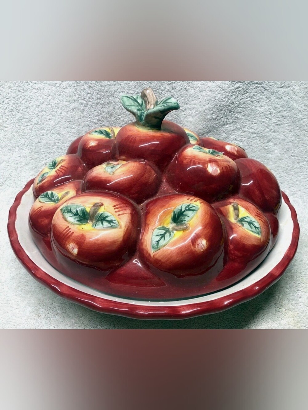 Vintage Pfaltzgraff "Delicious" Pattern Apple Lidded Pie Plate